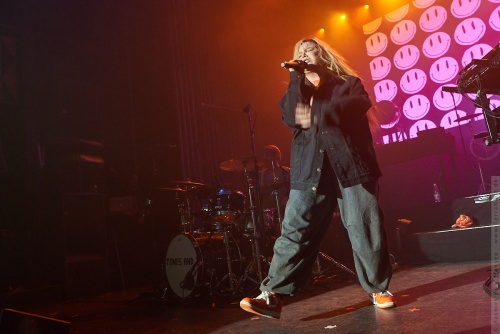 01-2023-01415 - Tones and I (AUS)