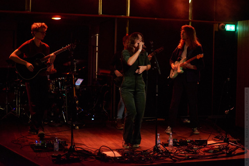 01-2024-00477 - She's The Moon (DK)