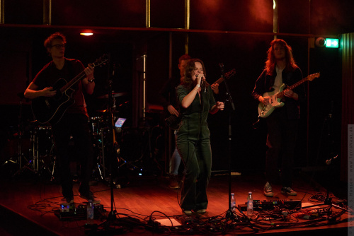 01-2024-00478 - She's The Moon (DK)