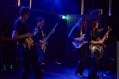 01-2024-00499 - She's The Moon (DK)
