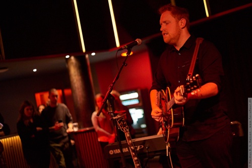 01-2016-00233 - Gavin James (IRL)