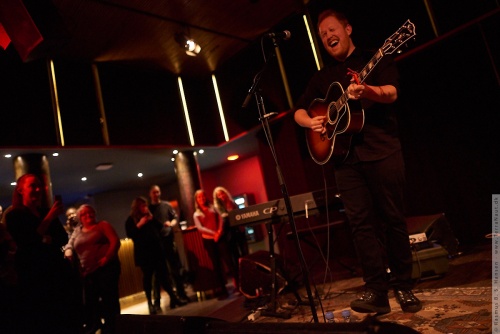 01-2016-00240 - Gavin James (IRL)