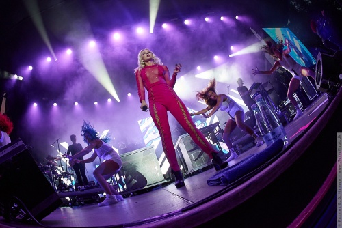 01-2016-02012 - Zara Larsson (SE)
