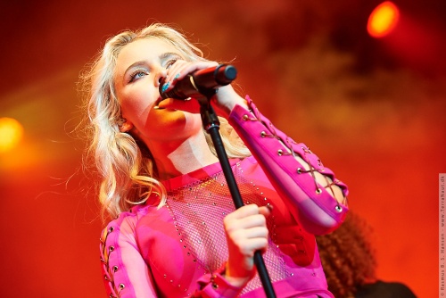 01-2016-02039 - Zara Larsson (SE)