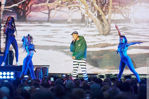 01-2016-02048 - Pharrell Williams (US)