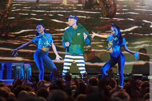 01-2016-02069 - Pharrell Williams (US)