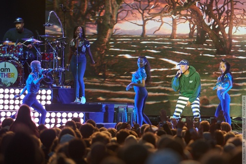 01-2016-02070 - Pharrell Williams (US)