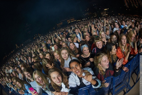 01-2016-03550 - Julias Moon (DK)