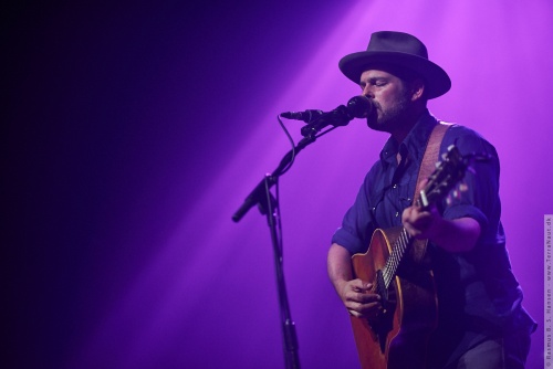 01-2016-03811 - Gregory Alan Isakov (US)