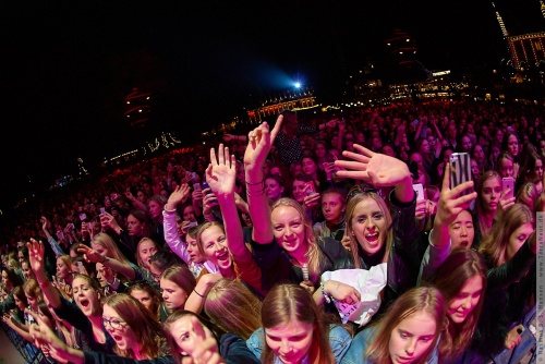 01-2015-01014 - Julias Moon (DK)