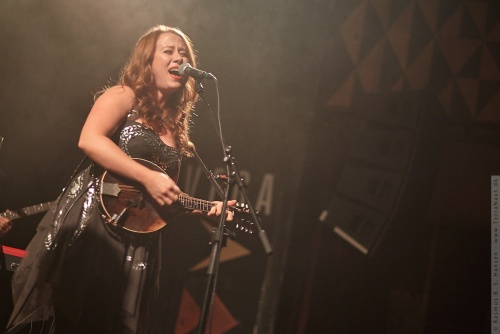 01-2018-00072 - The Lone Bellow (US)