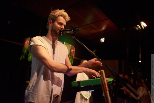 01-2018-00476 - Sofi Tukker (US)