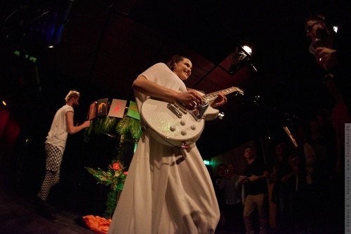 01-2018-00486 - Sofi Tukker (US)