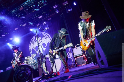 01-2018-02348 - The Hollywood Vampires (US)
