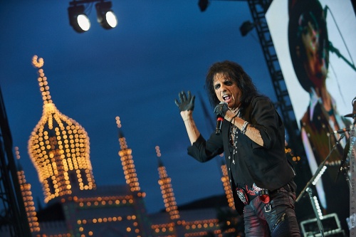 01-2018-02383 - The Hollywood Vampires (US)