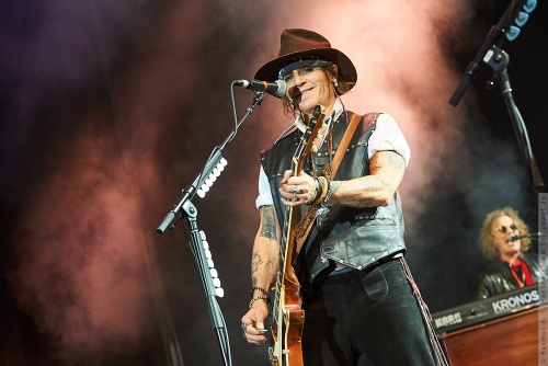 01-2018-02393 - The Hollywood Vampires (US)