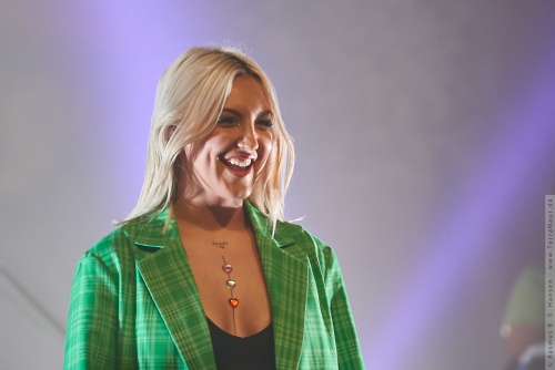 01-2019-02928 - Julia Michaels (US)